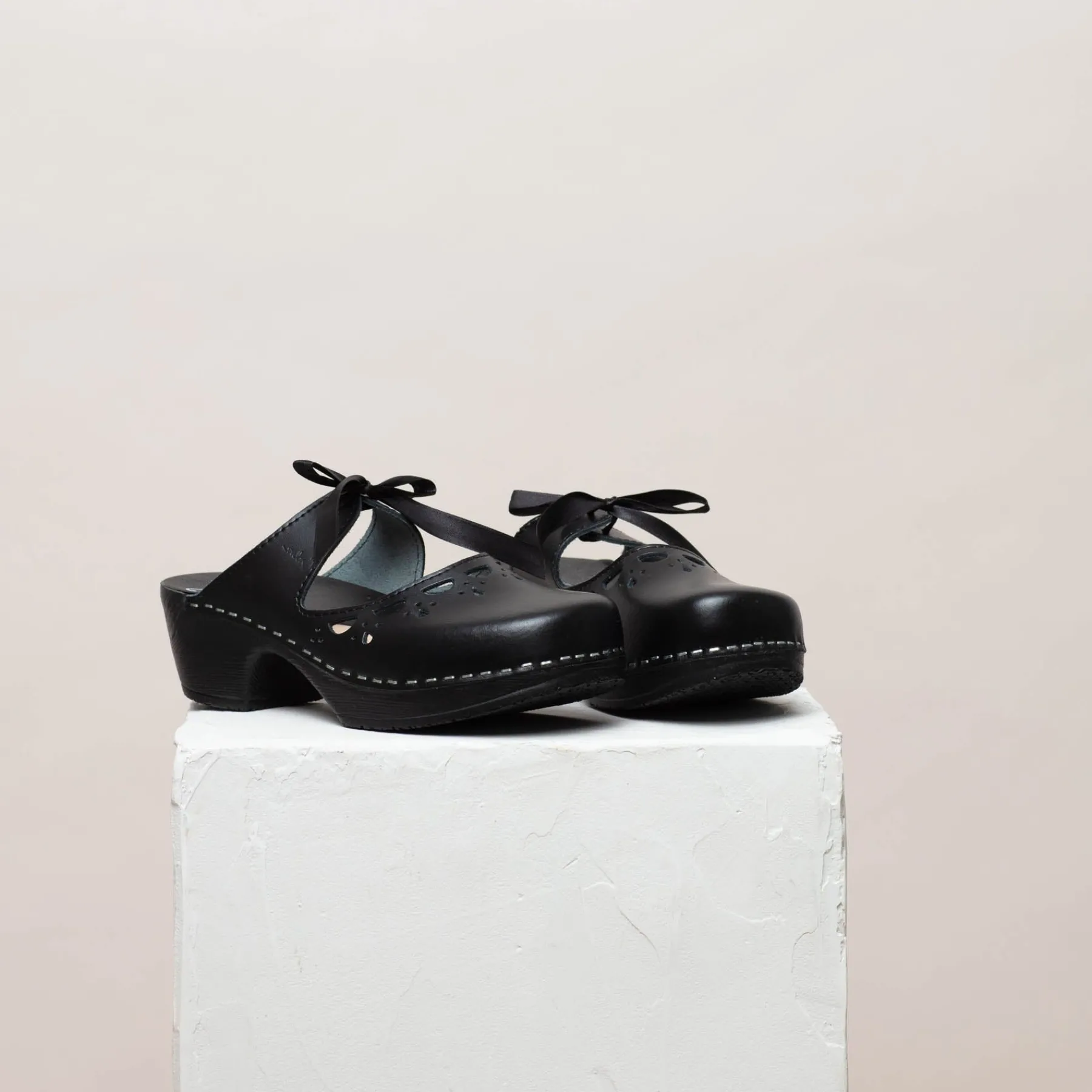 Calou Stockholm Low Heel Soft Clogs^Knyta - clogs